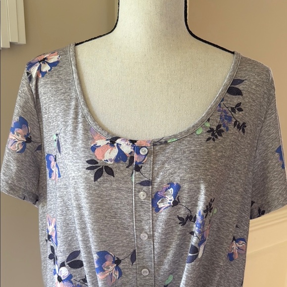 SO Short Sleeve Floral Gray Button Accent Tie WaistTop XL - Picture 2 of 8